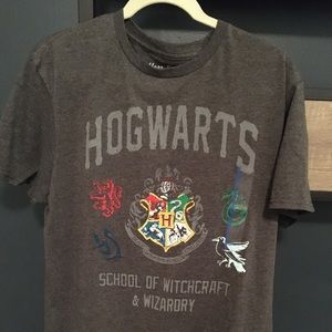 NWT HARRY POTTER HOGWARTS MENS T SHIRT L Christmas
